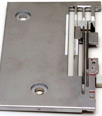 NEEDLE PLATE SERGER Bernina 2000DCE